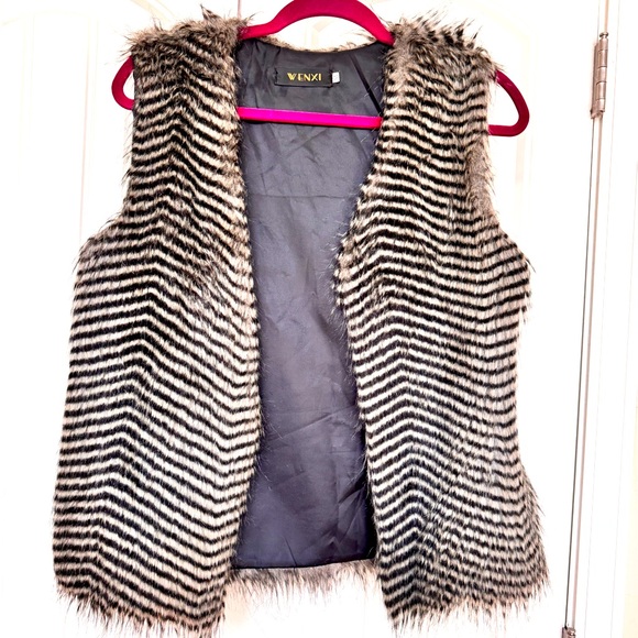 Faux fur vest - Picture 1 of 3